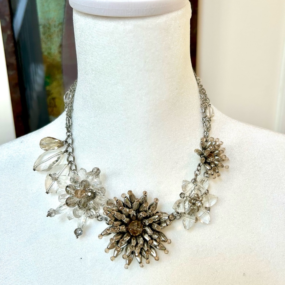 Gorgeous clear and silver floral necklace